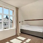 Central Guest House - Bedroom With Private Bathroom