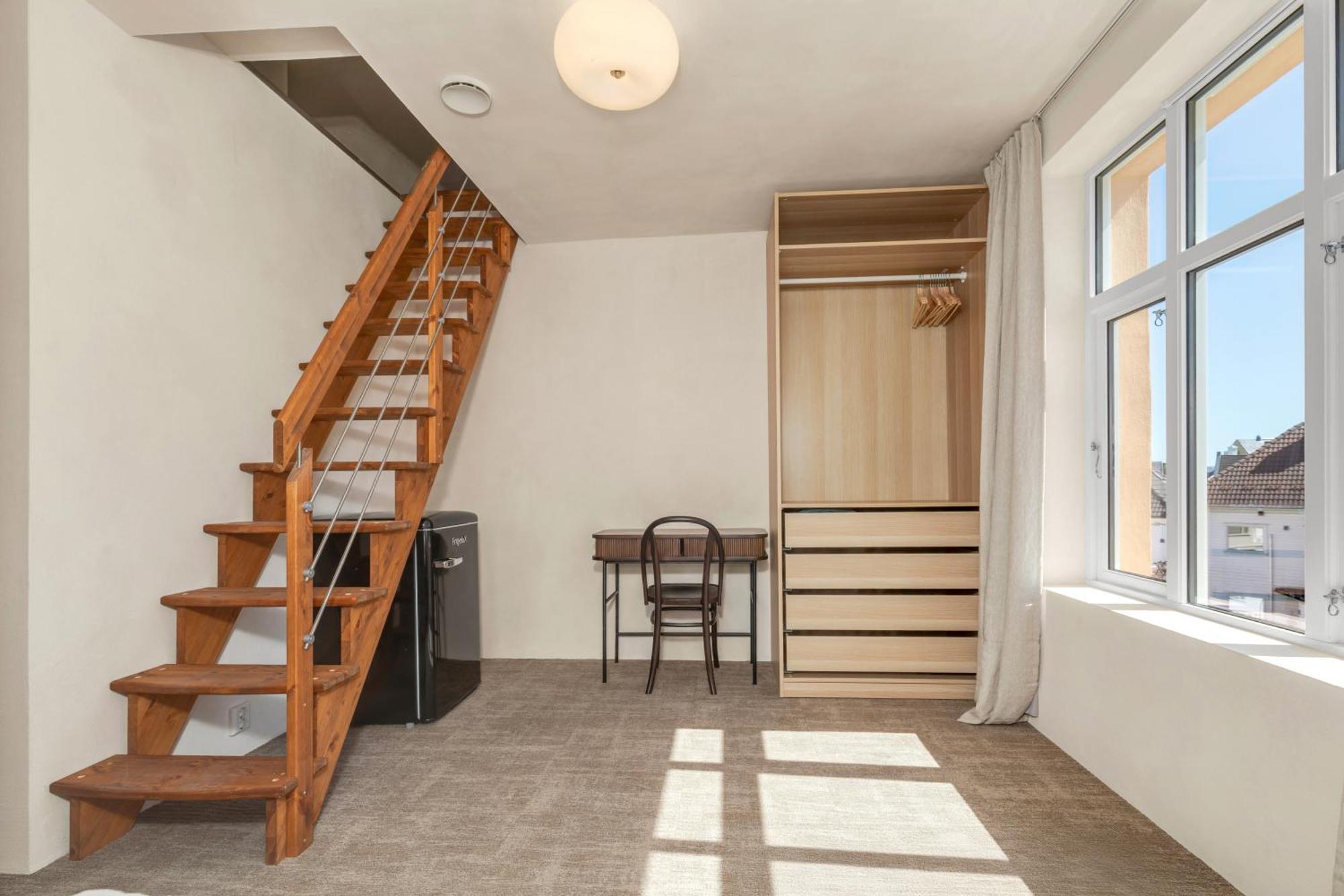 - Bedroom With Private Bathroom Gasthuis Stavanger