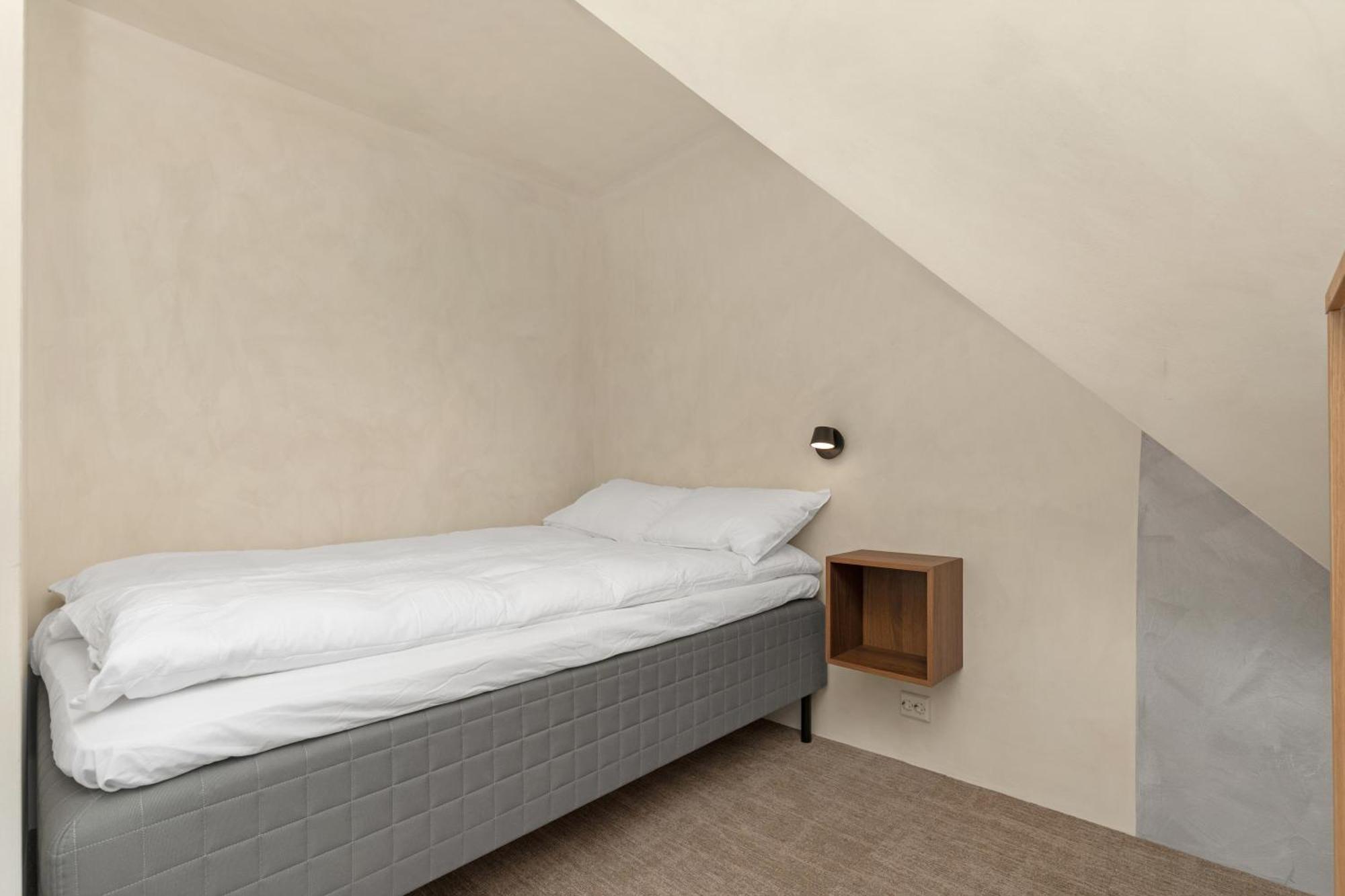 Guest house - Bedroom With Private Bathroom *