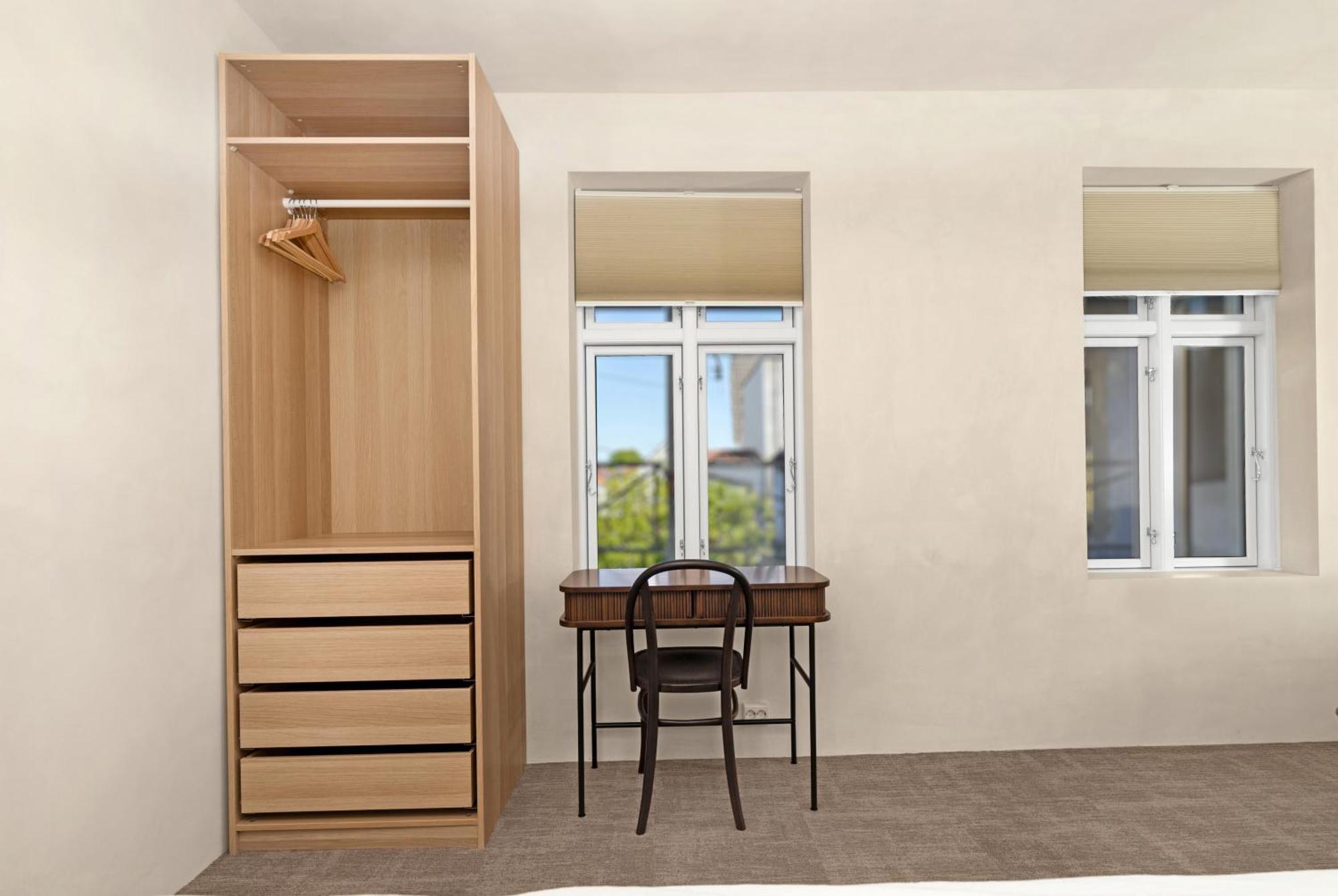- Bedroom With Private Bathroom Guest house *